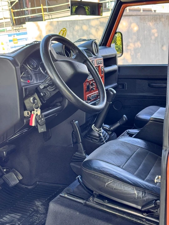 2009 Land Rover Defender 90 - Image 11 of 30