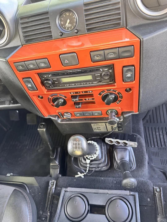 2009 Land Rover Defender 90 - Image 17 of 30