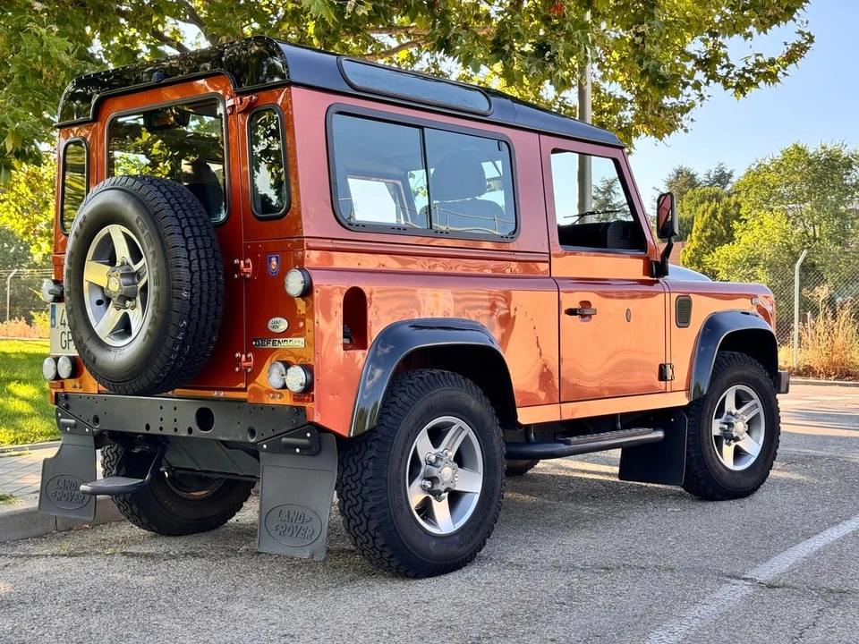 2009 Land Rover Defender 90 - Image 3 of 31