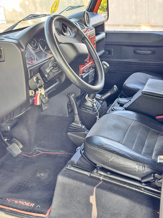 2009 Land Rover Defender 90 - Image 15 of 31