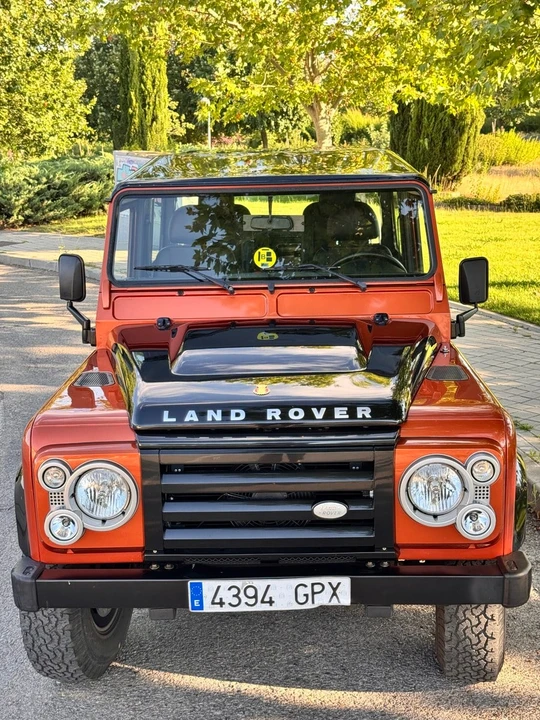 2009 Land Rover Defender 90 - Image 10 of 31