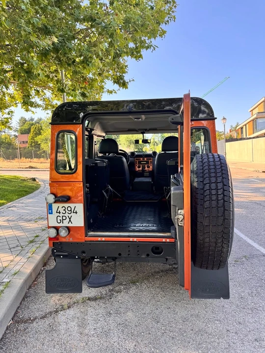 2009 Land Rover Defender 90 - Image 25 of 31