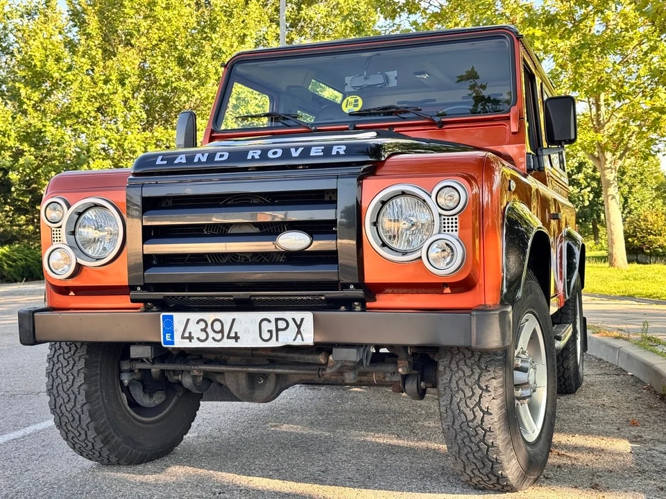 2009 Land Rover Defender 90 - Image 9 of 31