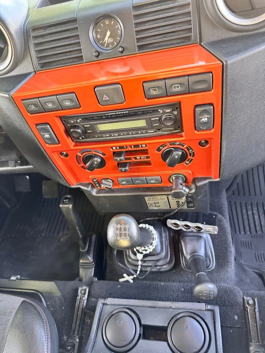2009 Land Rover Defender 90 - Image 19 of 31