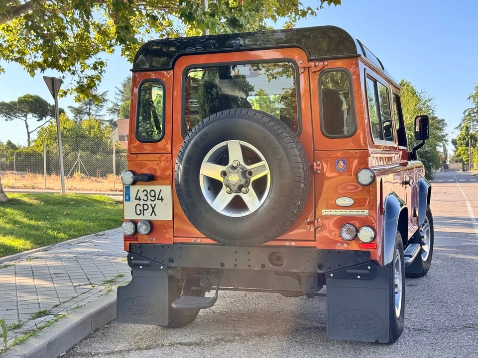 2009 Land Rover Defender 90 - Image 12 of 31