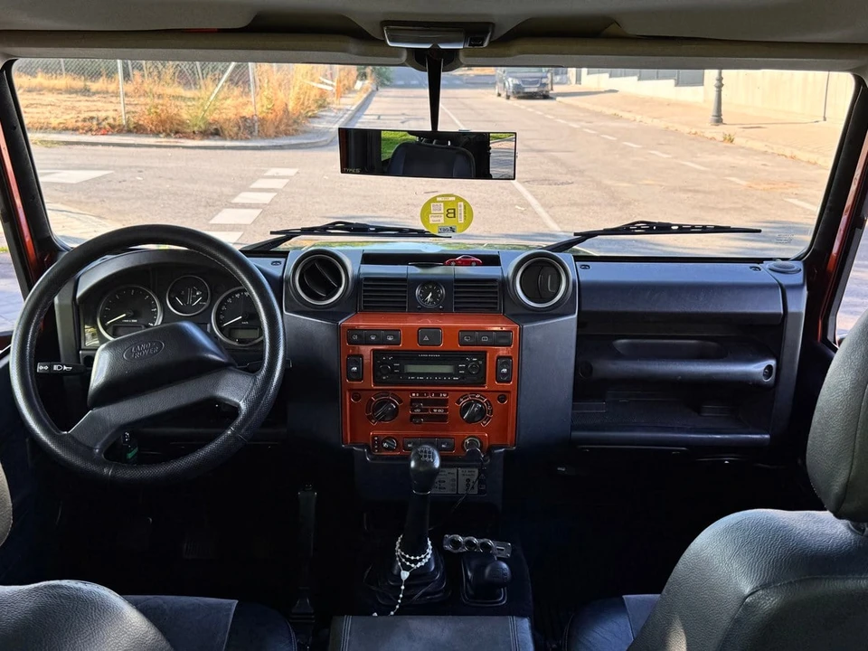 2009 Land Rover Defender 90 - Image 16 of 31