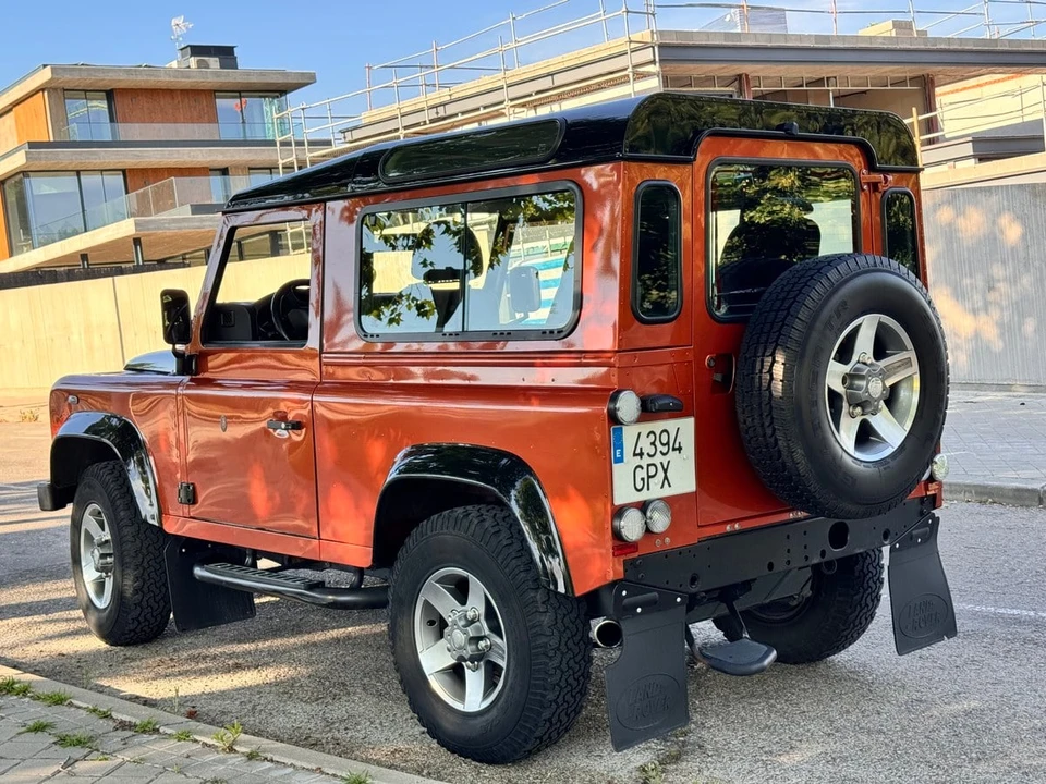 2009 Land Rover Defender 90 - Image 2 of 31