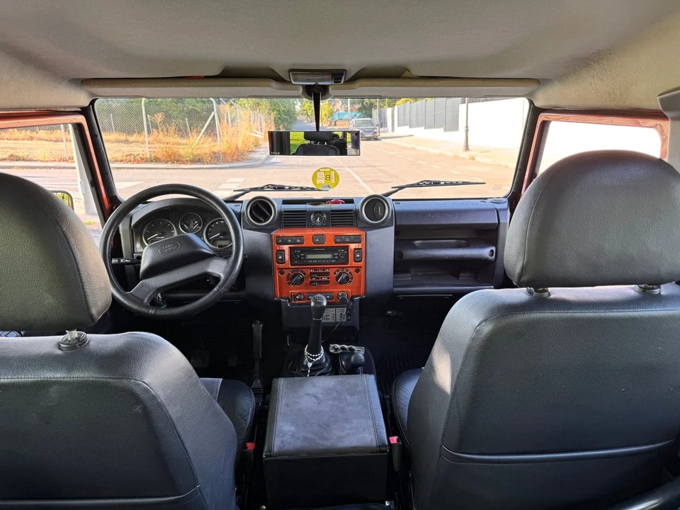 2009 Land Rover Defender 90 - Image 6 of 31