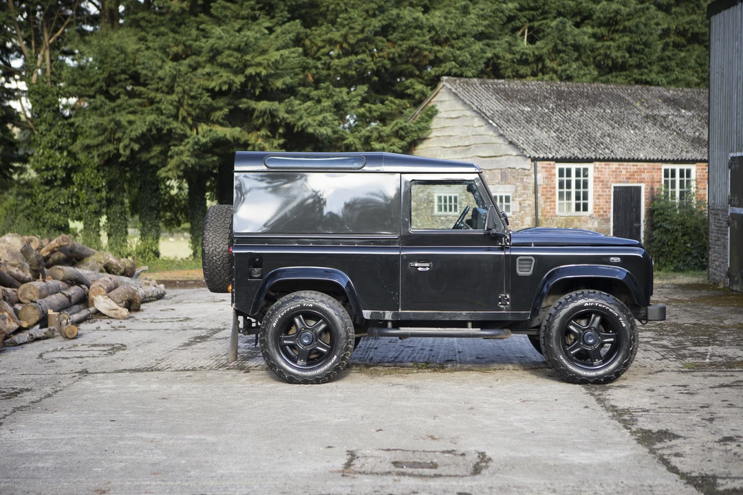 2009 Land Rover Defender 90 - Image 4 of 31