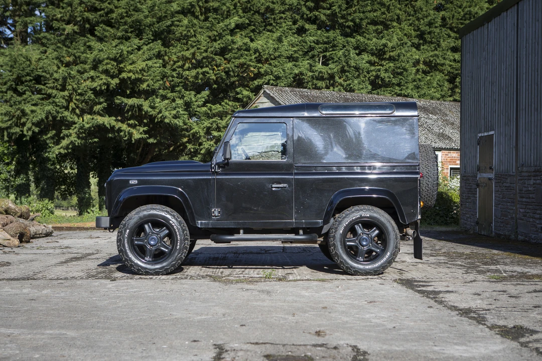 2009 Land Rover Defender 90 - Image 8 of 31