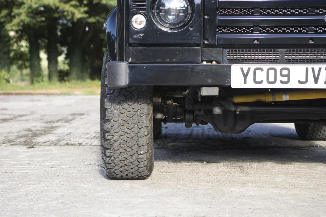 2009 Land Rover Defender 90 - Image 14 of 31