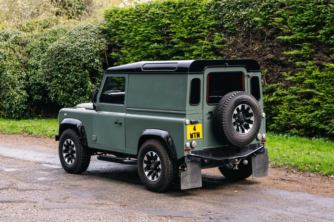2009 Land Rover Defender 90 - Image 10 of 31