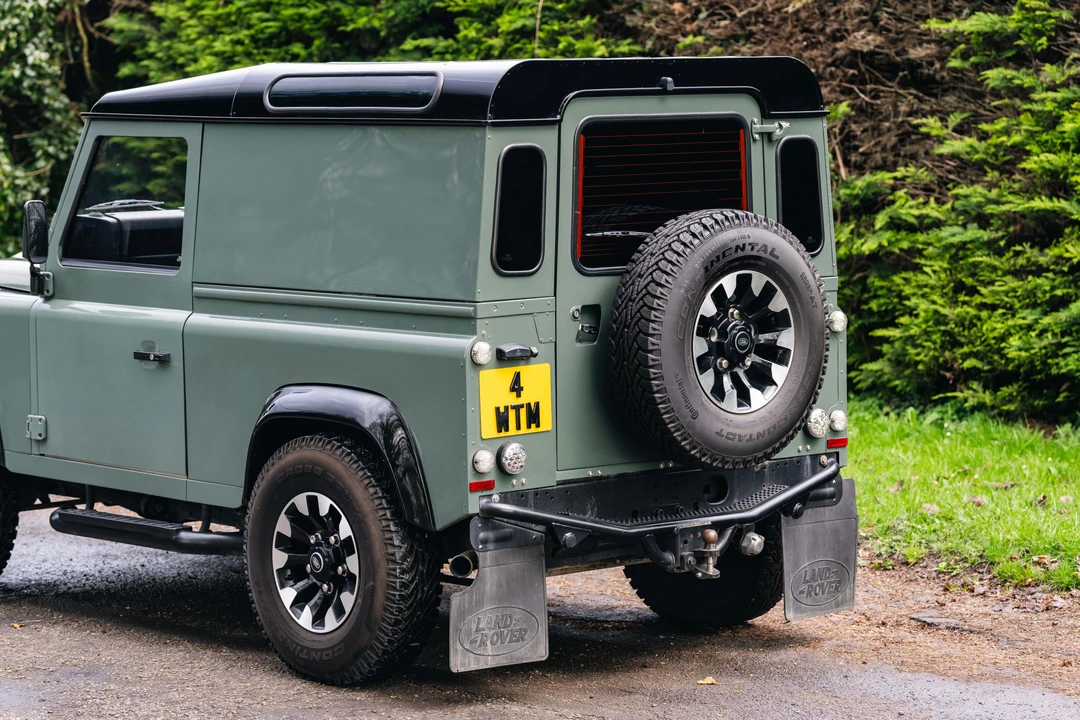 2009 Land Rover Defender 90 - Image 16 of 31