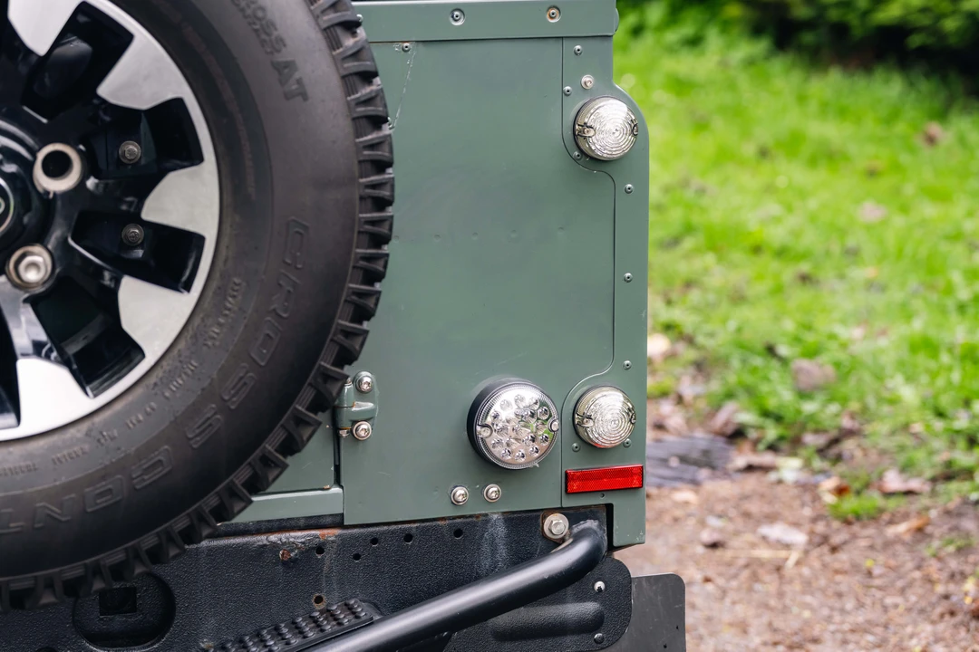 2009 Land Rover Defender 90 - Image 19 of 31