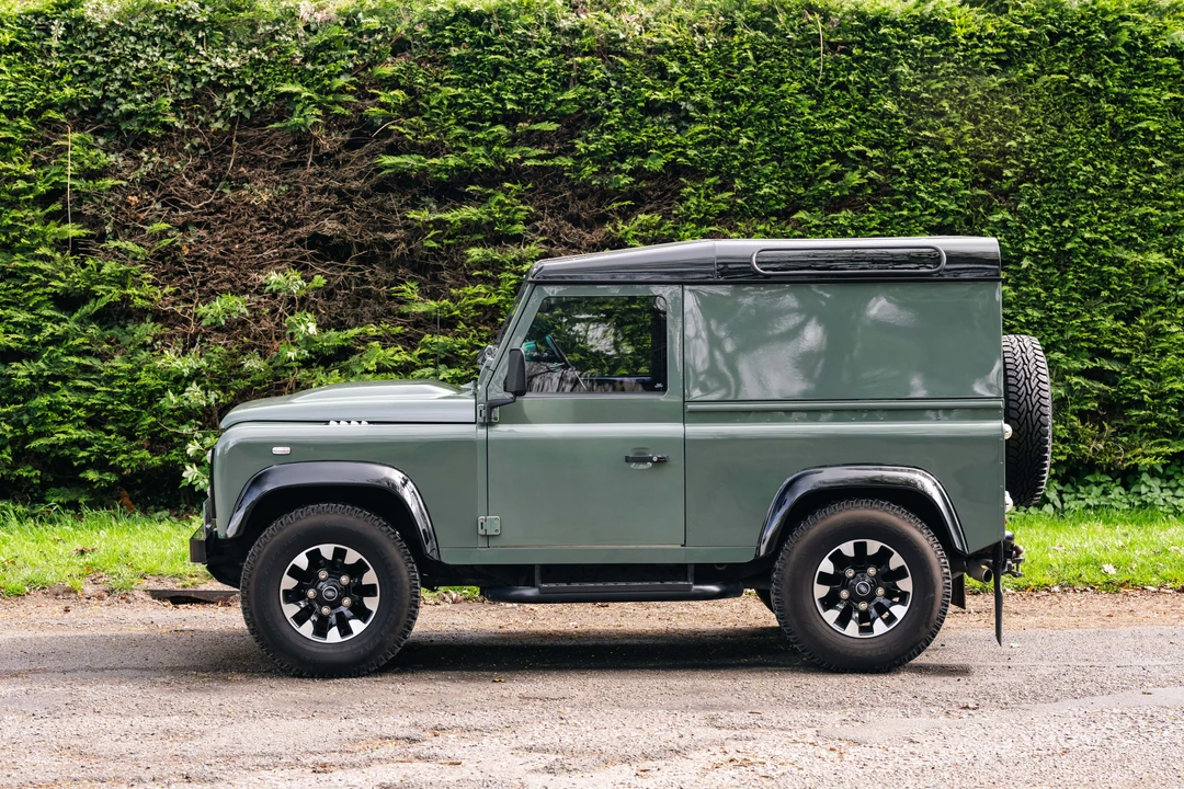 2009 Land Rover Defender 90 - Image 7 of 31