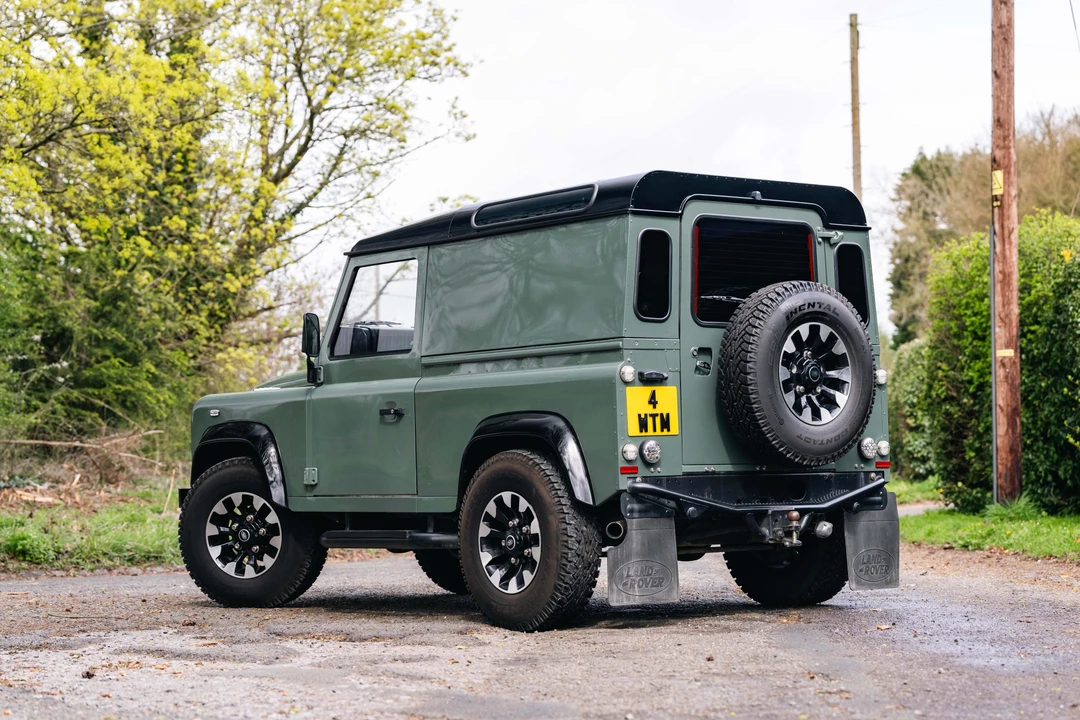 2009 Land Rover Defender 90 - Image 11 of 31