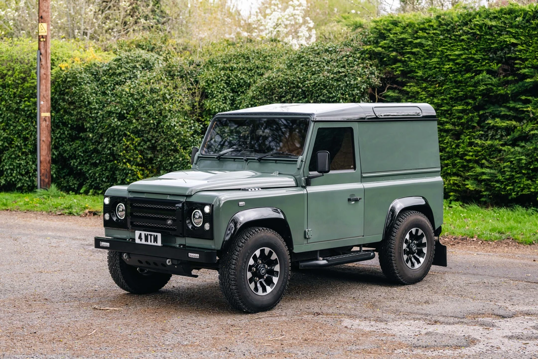 2009 Land Rover Defender 90 - Image 9 of 31