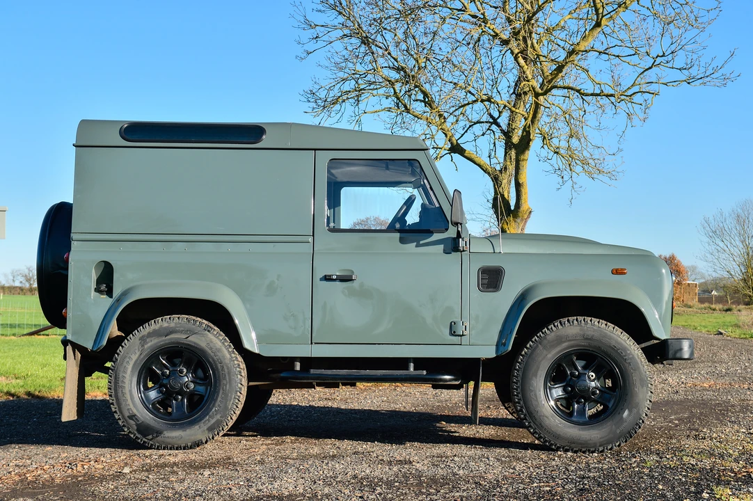 2009 Land Rover Defender 90 - Image 8 of 31