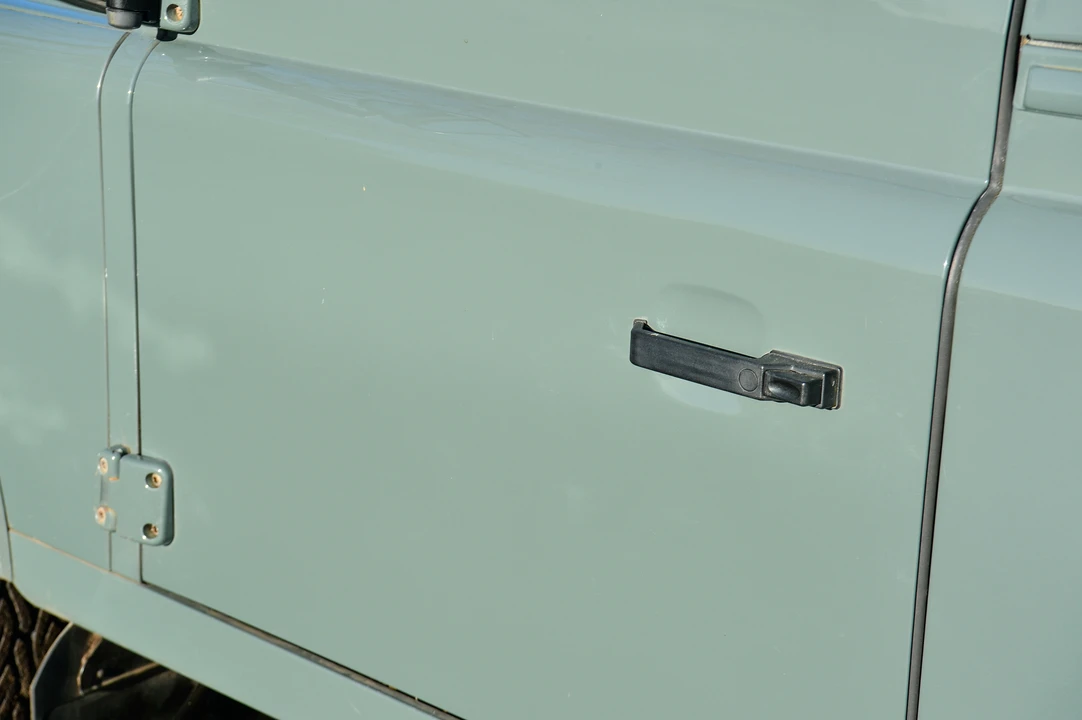 2009 Land Rover Defender 90 - Image 25 of 31