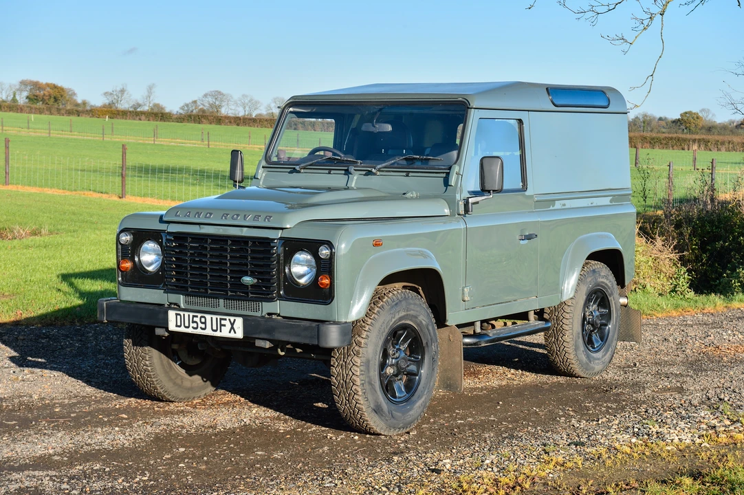 2009 Land Rover Defender 90 - Image 11 of 31