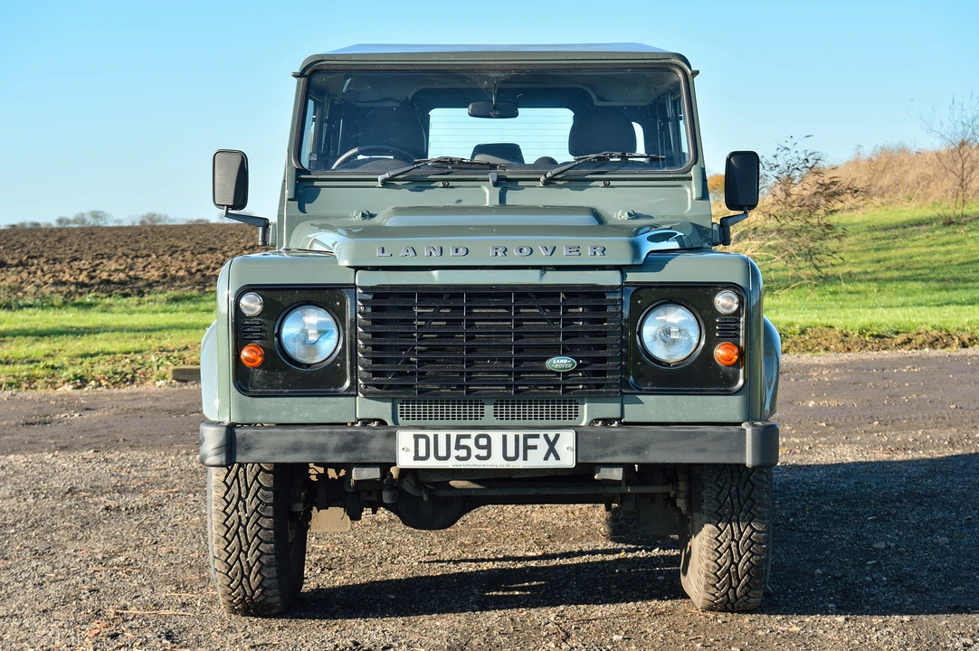 2009 Land Rover Defender 90 - Image 10 of 31
