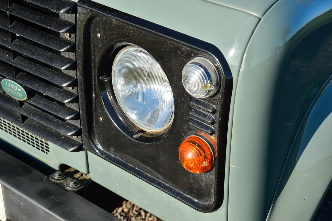 2009 Land Rover Defender 90 - Image 19 of 31