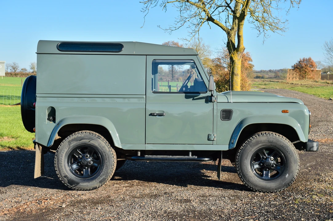 2009 Land Rover Defender 90 - Image 15 of 31