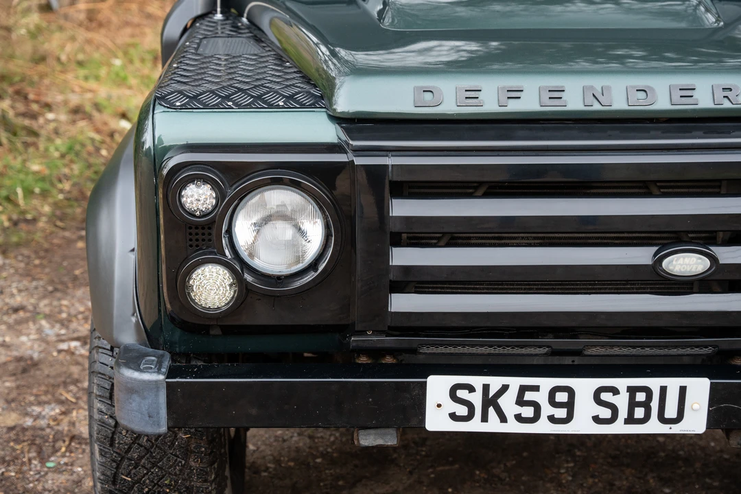 2009 Land Rover Defender 90 - Image 14 of 31
