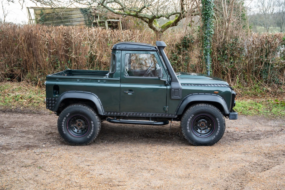 2009 Land Rover Defender 90 - Image 5 of 31