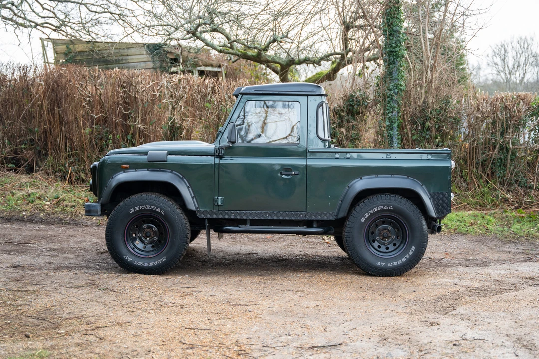2009 Land Rover Defender 90 - Image 9 of 31