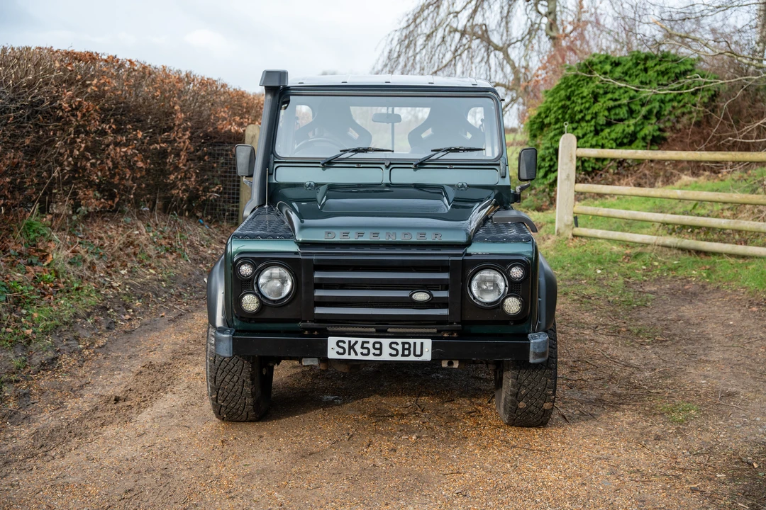 2009 Land Rover Defender 90 - Image 11 of 31