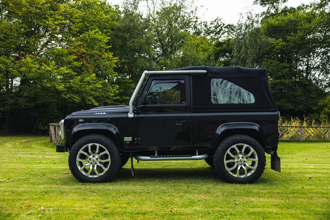 2009 Land Rover Defender 90 - Image 4 of 31