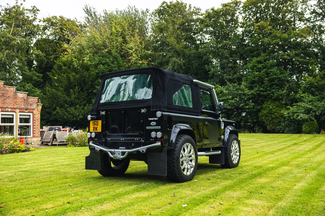 2009 Land Rover Defender 90 - Image 7 of 31