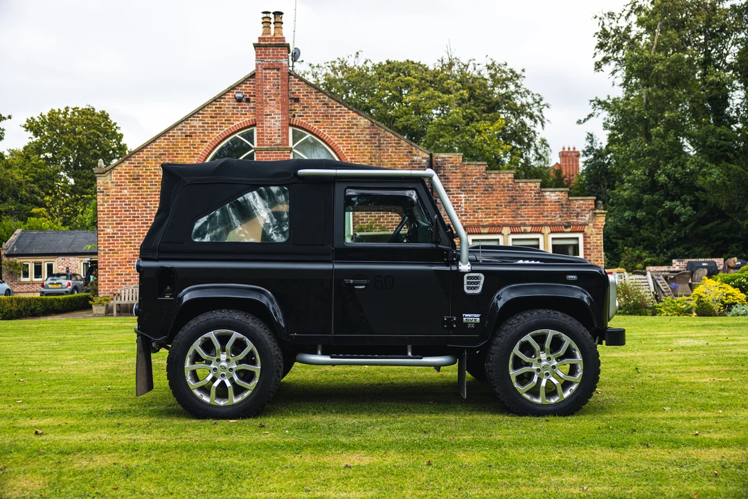 2009 Land Rover Defender 90 - Image 8 of 31