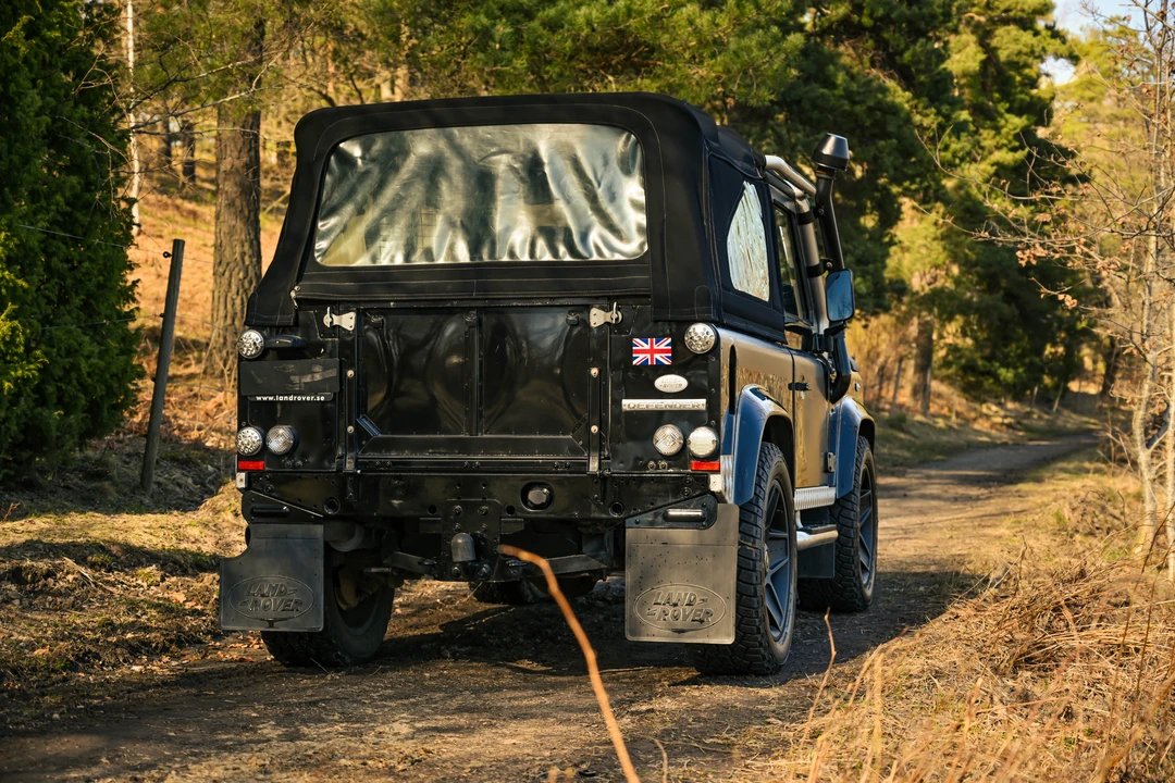 2009 Land Rover Defender 90 - Image 11 of 31
