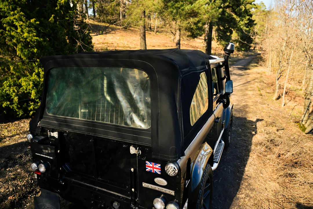 2009 Land Rover Defender 90 - Image 15 of 31