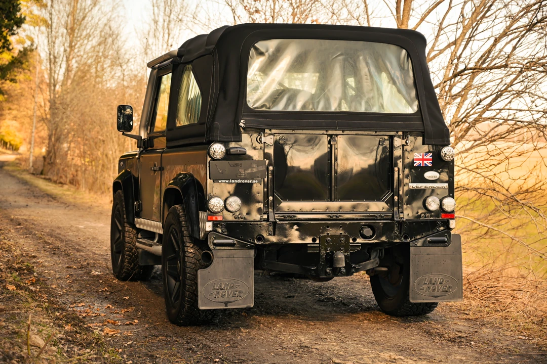 2009 Land Rover Defender 90 - Image 12 of 31