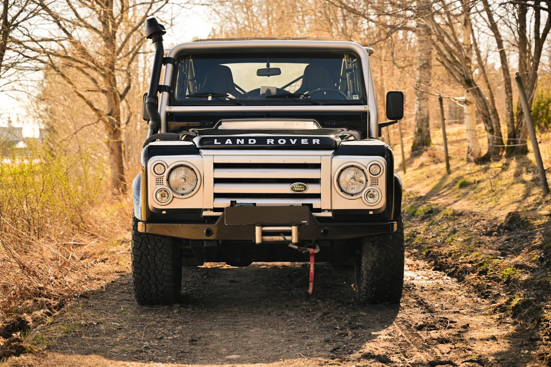 2009 Land Rover Defender 90 - Image 9 of 31