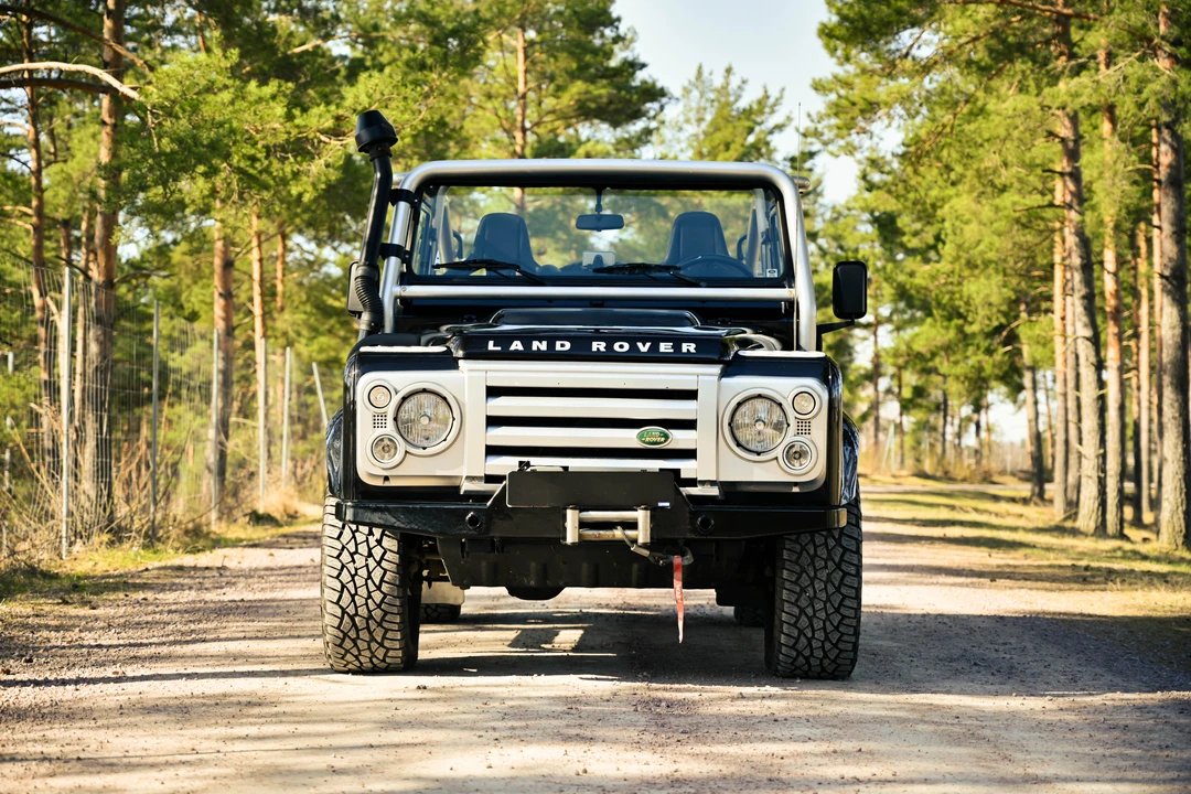 2009 Land Rover Defender 90 - Image 2 of 31