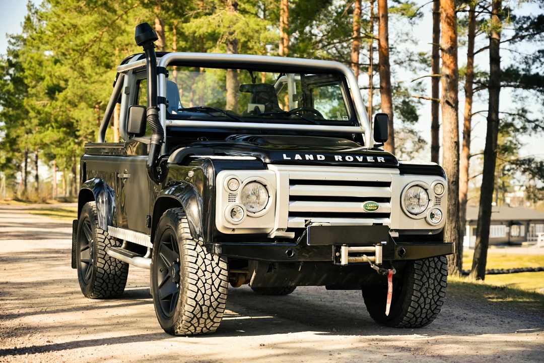 2009 Land Rover Defender 90 - Image 3 of 31