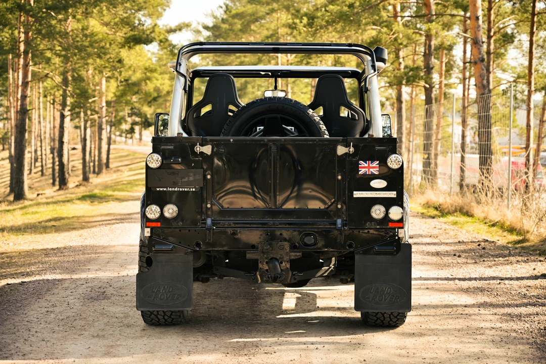 2009 Land Rover Defender 90 - Image 5 of 31
