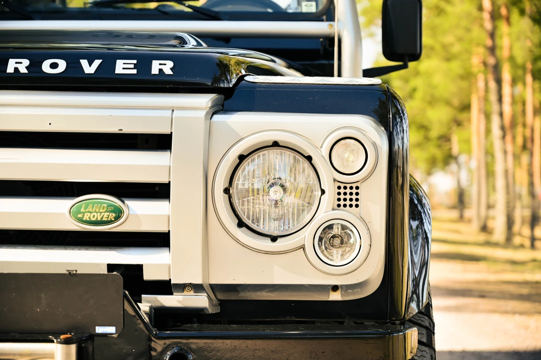 2009 Land Rover Defender 90 - Image 19 of 31