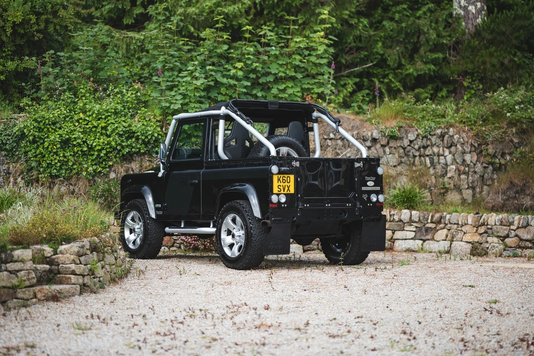 2009 Land Rover Defender 90 - Image 7 of 31