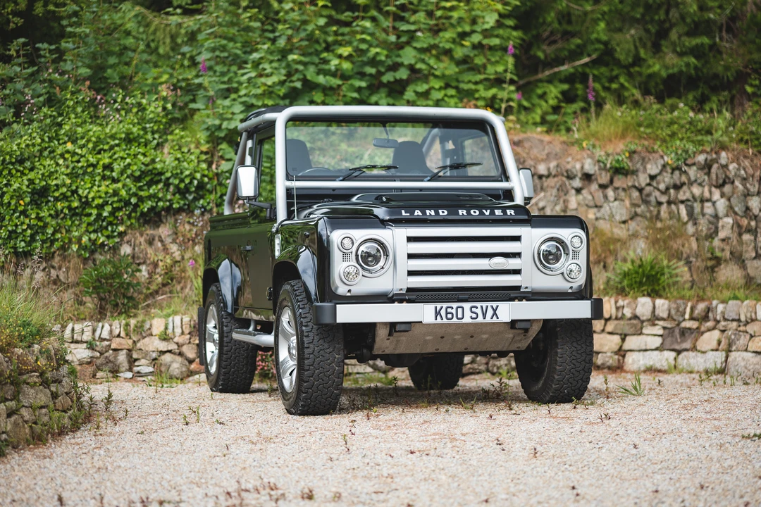 2009 Land Rover Defender 90 - Image 3 of 31