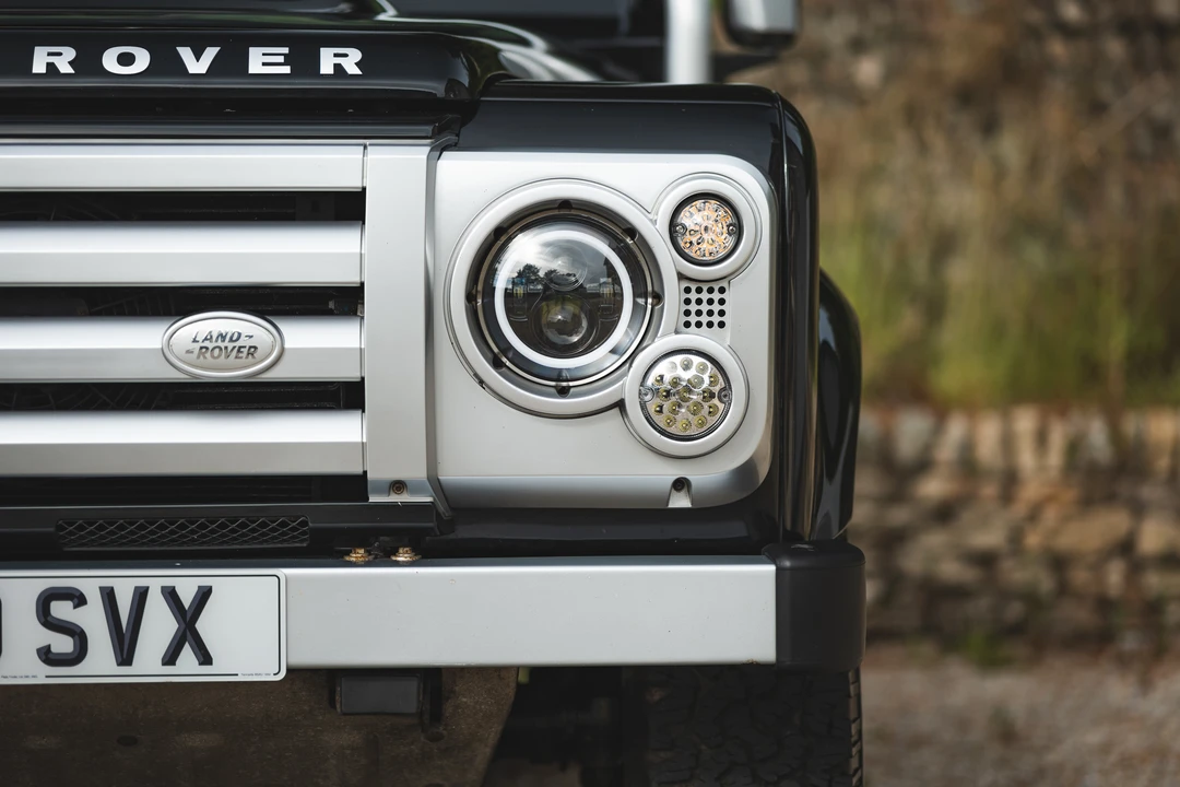 2009 Land Rover Defender 90 - Image 11 of 31