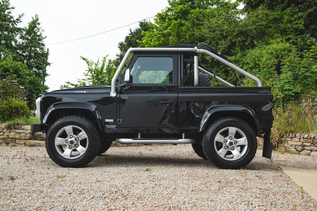 2009 Land Rover Defender 90 - Image 8 of 31