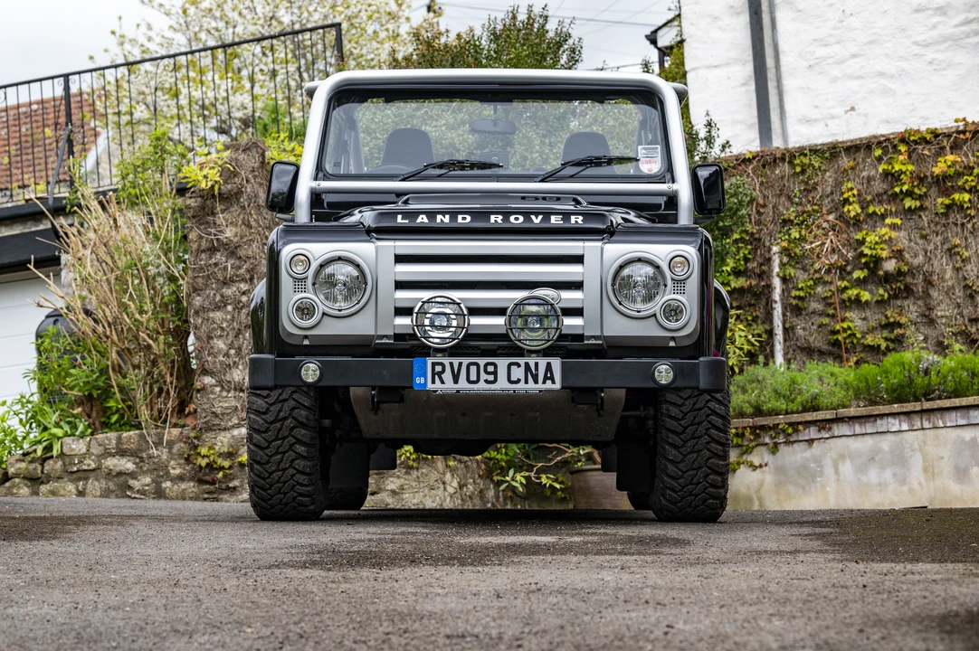 2009 Land Rover Defender 90 - Image 10 of 31