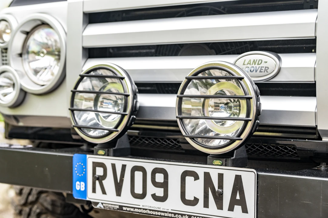 2009 Land Rover Defender 90 - Image 25 of 31