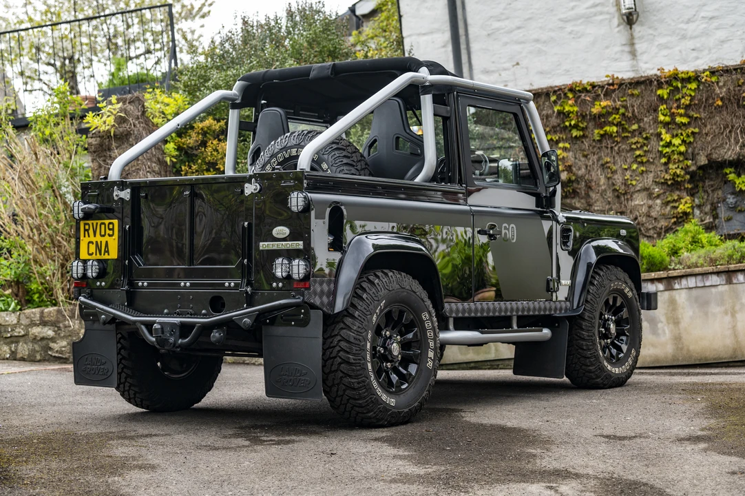 2009 Land Rover Defender 90 - Image 5 of 31