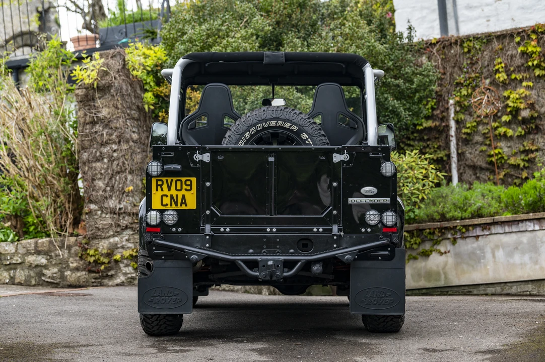 2009 Land Rover Defender 90 - Image 6 of 31